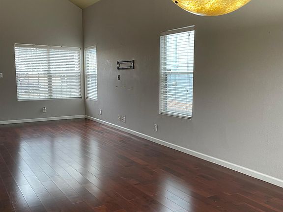 3rd image of 7708 Oakland Ave NE
