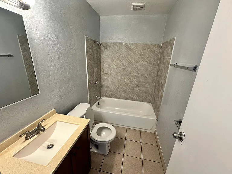 7123 Holly St — Photo 10