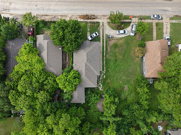 2nd image of 802 E 12th St