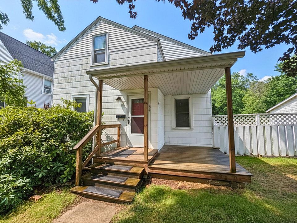 1st image of 928 Phoenix St