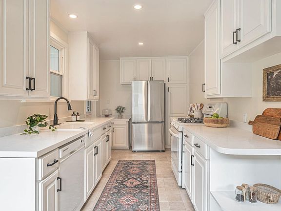 3rd image of 2127 5th Avenue