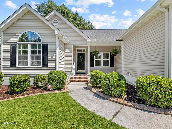 5th image of 909 Woodridge Court SE