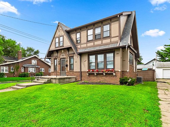 3rd image of 2923 N Sheridan Rd