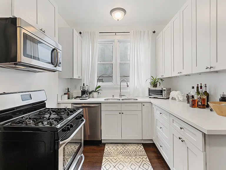 1219 Gordon St #1 — Photo 10