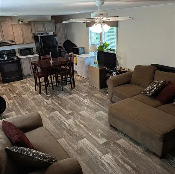 255 Greenview Cir — Photo 2