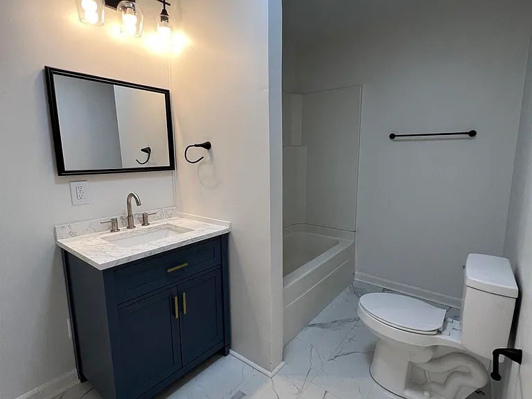 905 Lynn Dale Ln — Photo 14