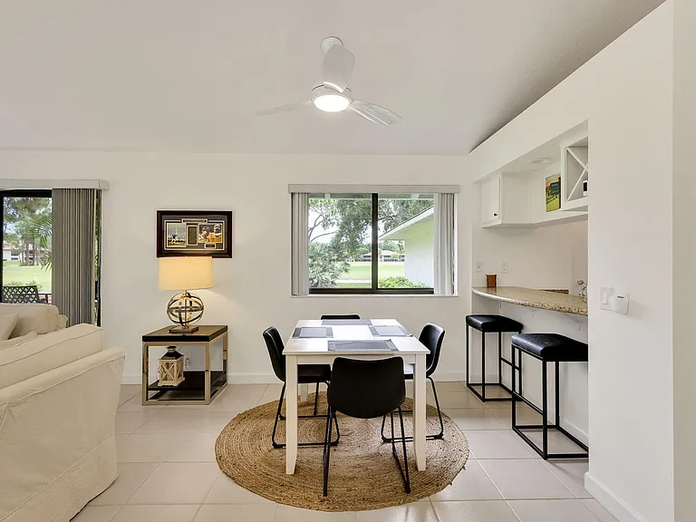 526 Club Dr — Photo 6