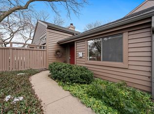 929 Shoreline Rd, Lake Barrington, IL 60010