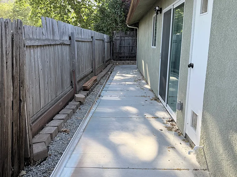 1561 Royal Way — Photo 14