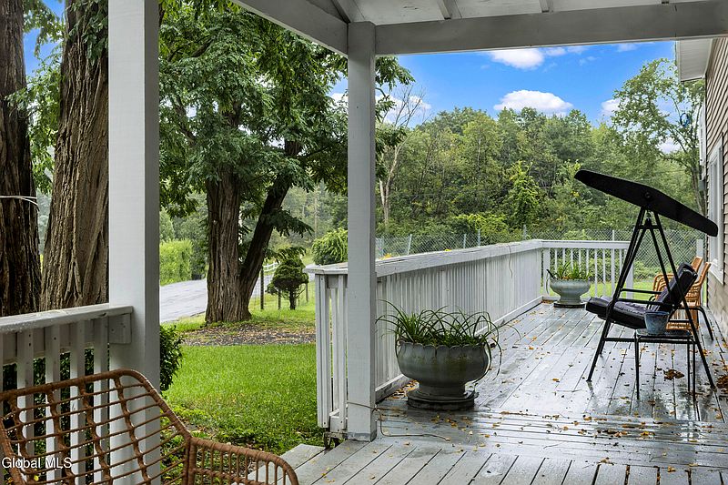 5th image of 221 Hervey Sunside Road