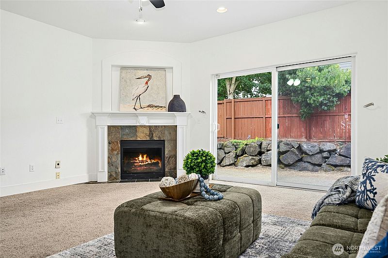 3rd image of 4433 Cashmere Drive NE