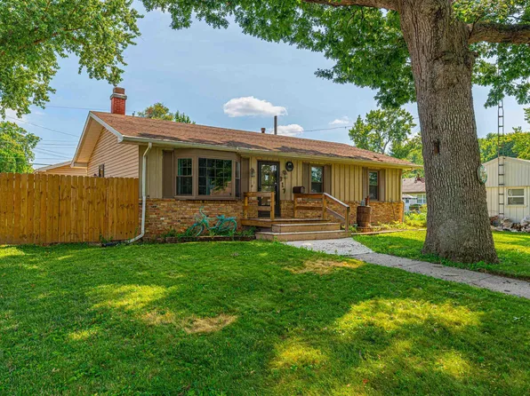 317 4th St, Lincoln, IL 62656