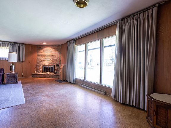 4th image of 5849 S Lake Dr