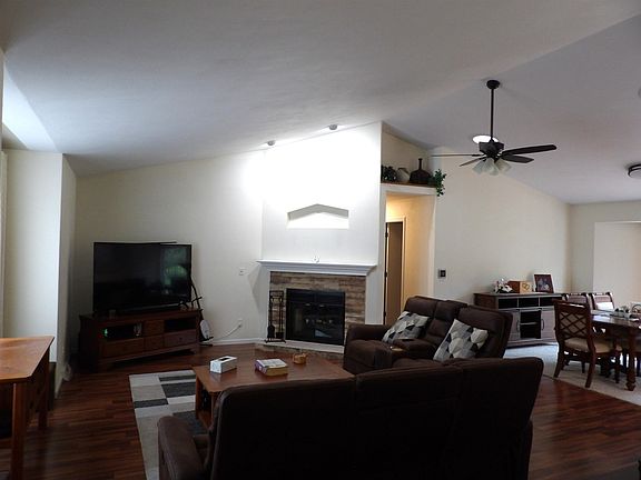 3rd image of 538 Sandra Cir
