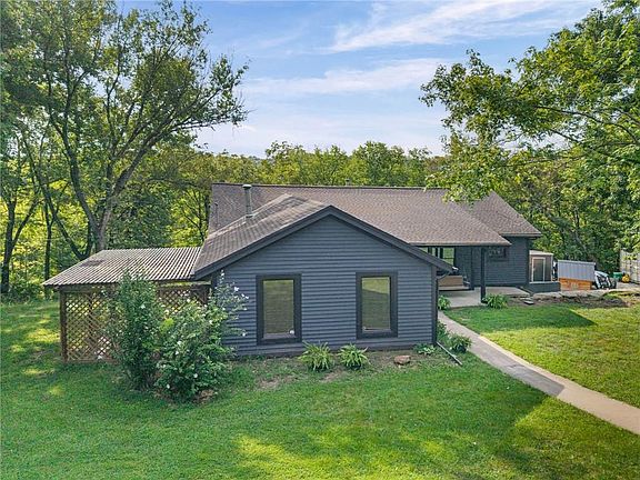 4th image of 9051 Hillview Dr