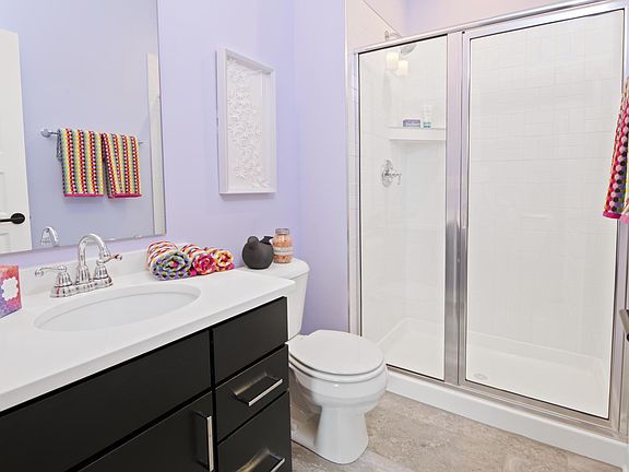 Crestwood D Full Bath