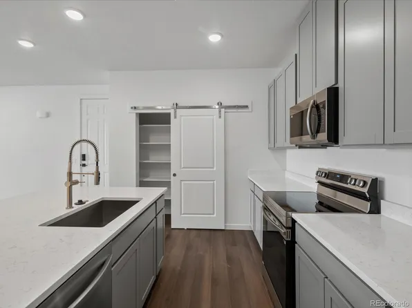 6153 N Ceylon Street Bldg 3 #206, Denver, CO 80249