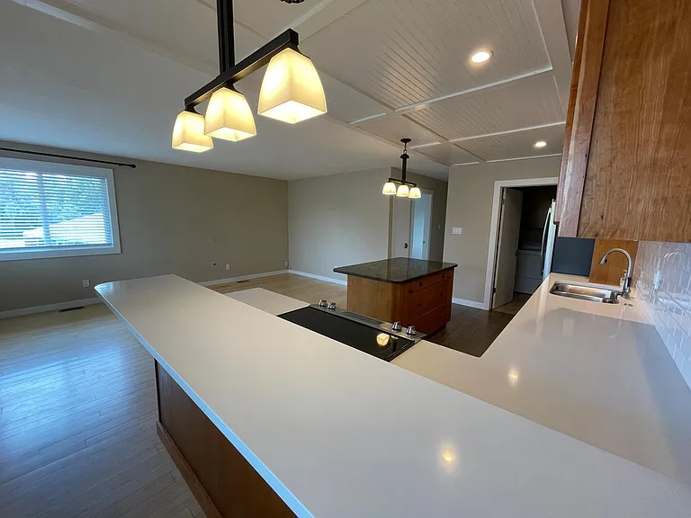 1170 Monroe Dr — Photo 6