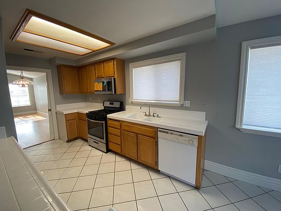 3rd image of 617 E Tam O Shanter St