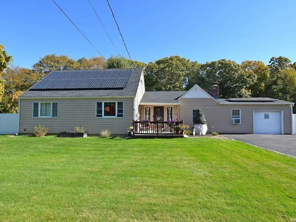 27 Lincoln Avenue, Port Jefferson Station, NY 11776