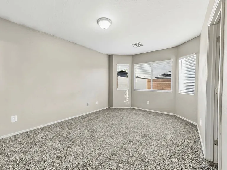 6040 W Southgate Ave — Photo 6