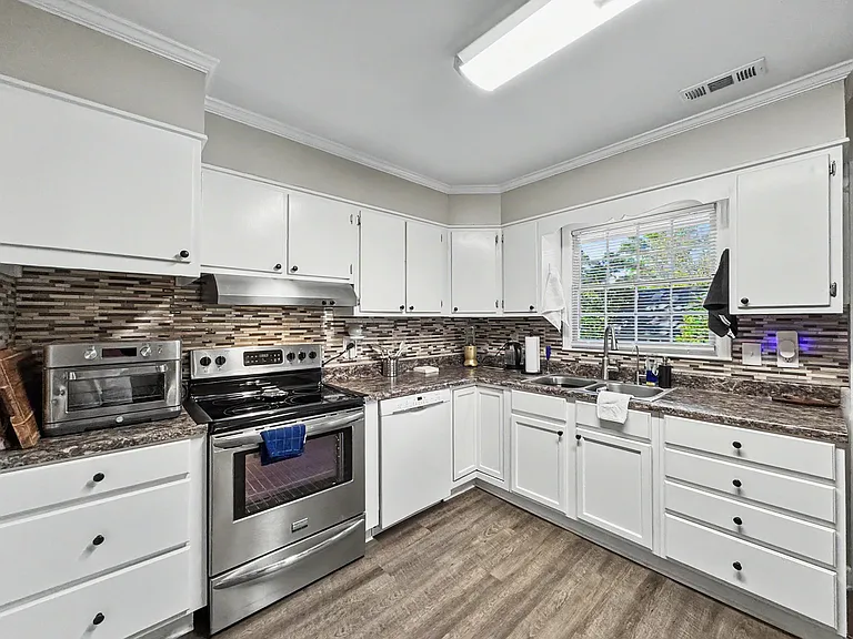 1715 W Market St — Photo 9