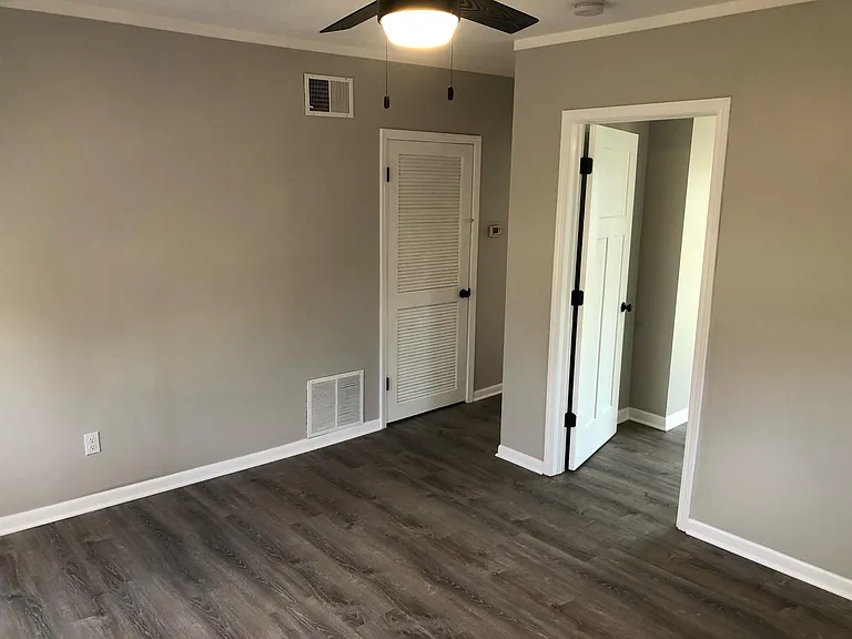 139 E Mill St #2 — Photo 2