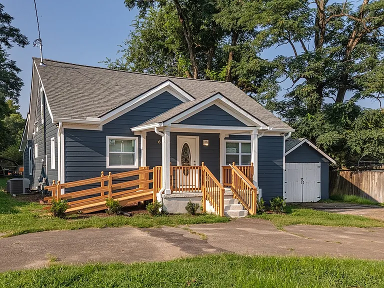 605 Hatcher Ln — Photo 2