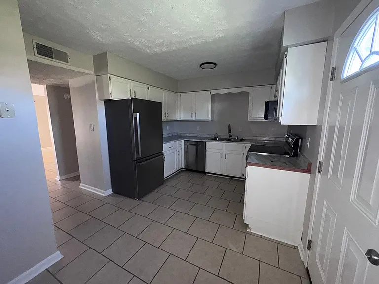 107 Grogan Cir — Photo 8
