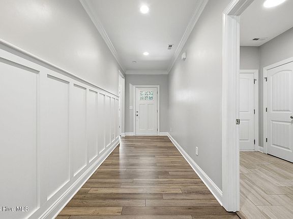 3rd image of 511 Pondpine Ln