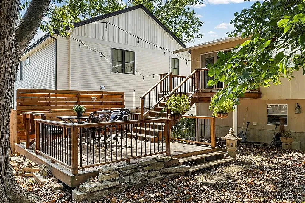 Brentwood 3 bed 2 bath House with Huge, Private Fenced Backyard! All Animals Welcome! — Photo 3