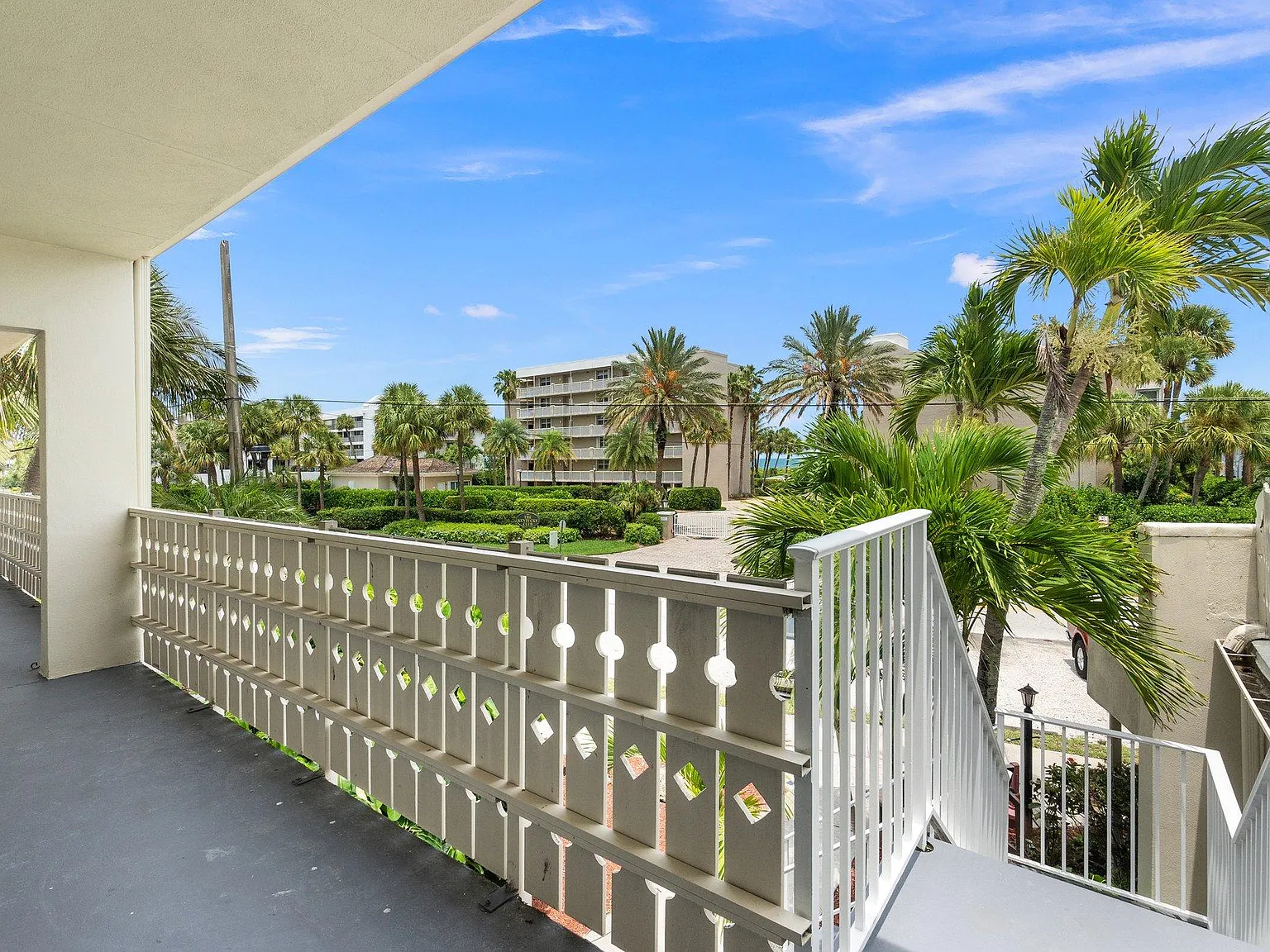 1517 Ocean Dr — Photo 2