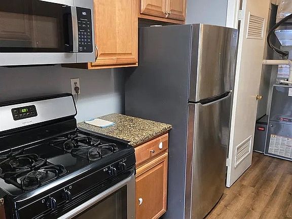 2nd image of 7 Foxtail Ln