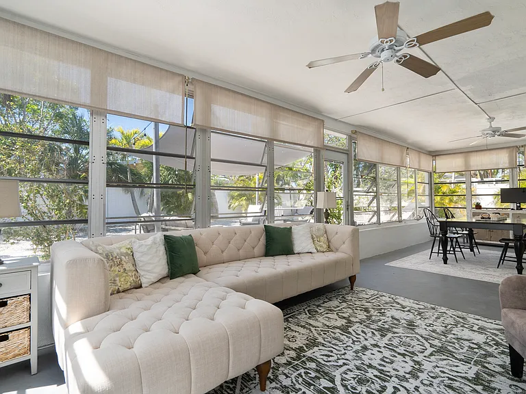 330 N Tessier Dr — Photo 30