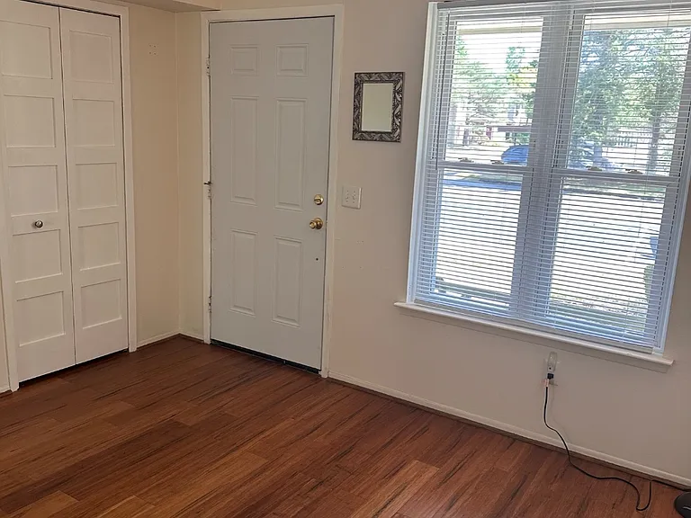 1642 Emerson Cir — Photo 6