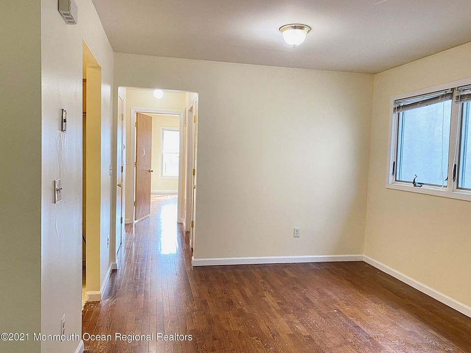 886 Main St Belford NJ Zillow