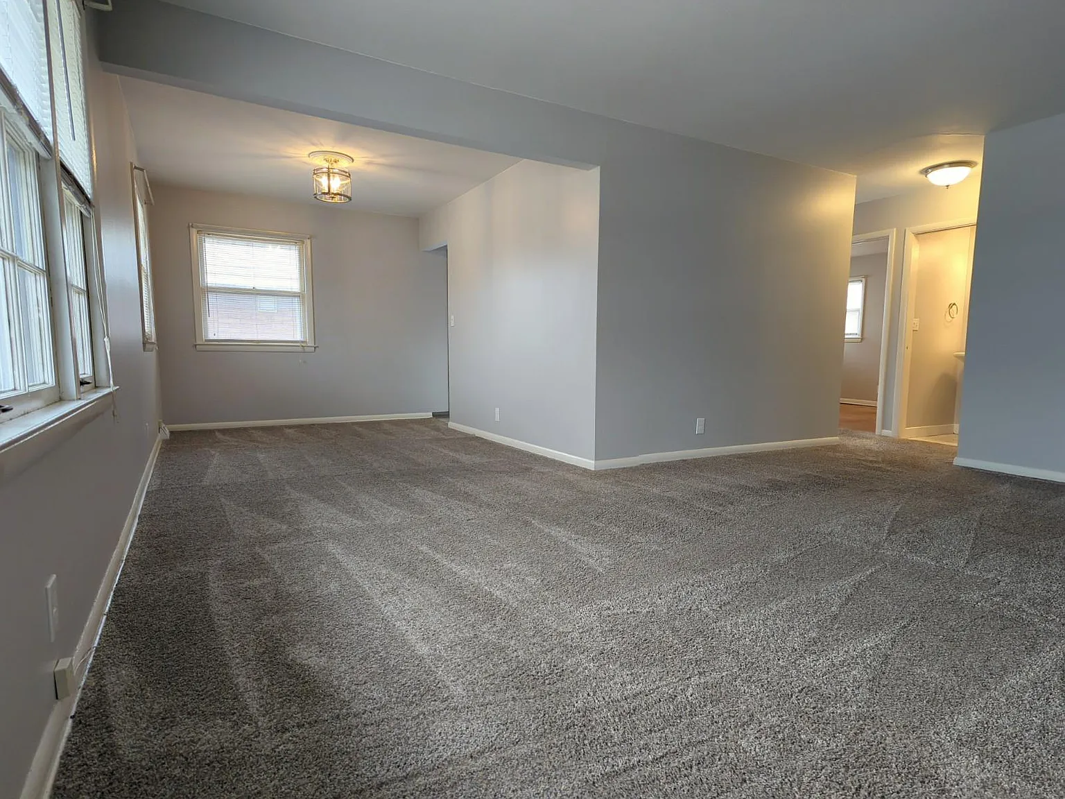 2 bed, 1.5 bath, 1000 sqft, $1,325 — Photo 3