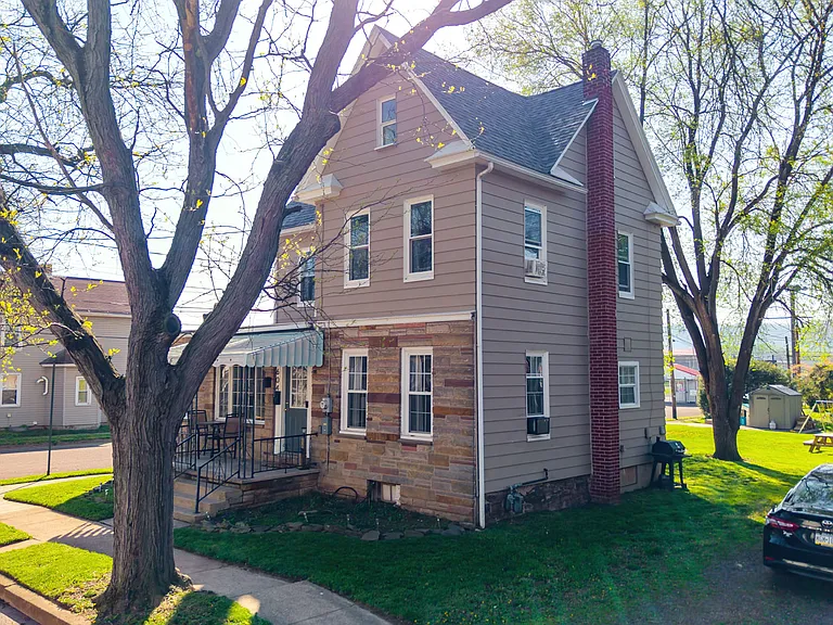 604 W 3rd St — Photo 26