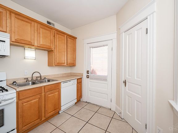 4th image of 2927 Bellevue Ave