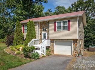 1945 Amber Oaks Dr, Morganton, NC 28655