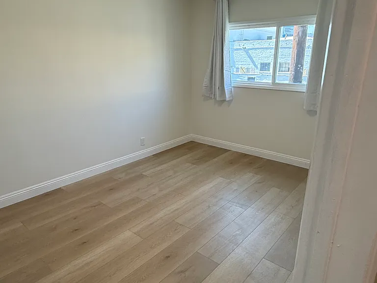 140 N Hayworth Ave #8 — Photo 9