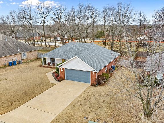 2nd image of 303 Coachlight Dr