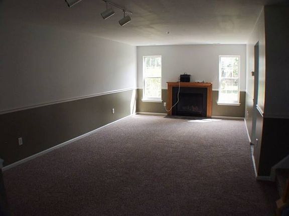 Living room w/ Fireplace