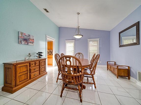 3rd image of 40 Bishop Creek Dr