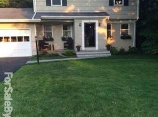 4 Hazelton Dr, Scarsdale, NY 10583