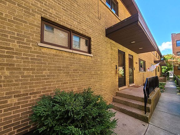 2nd image of 4416 N Greenview Ave APT A