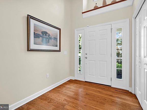 4th image of 28 Greystone Cir