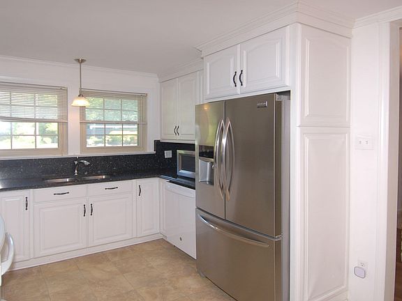 4th image of 706 Smedes Pl
