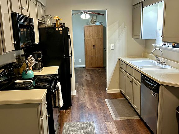 3rd image of 2274 Yorkshire Pl
