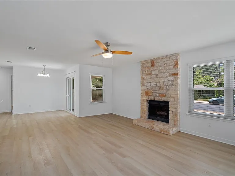 8907 Creekmont Cv — Photo 10